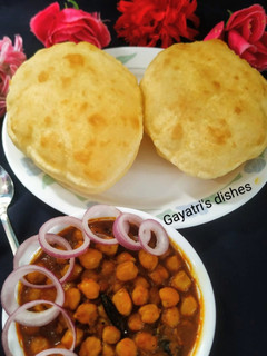 पंजाबी छोले भटूरे (Punjabi chole bhature recipe in Hindi) रेसिपी मुख्य फोटो