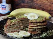 Una foto di pancakes alla banana