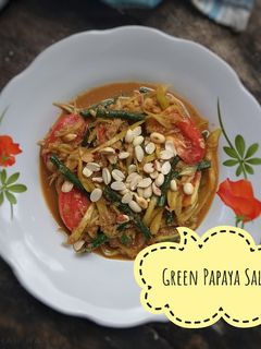 Foto resep Som Tam (Green Papaya Salad)