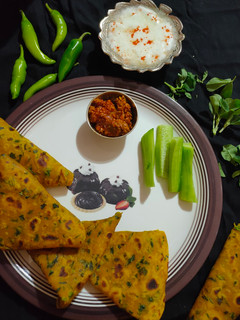મેથી ના થેપલા (Methi Thepla Recipe in Gujarati) રેસીપી મુખ્ય ફોટો