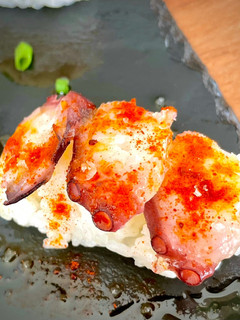 Una foto de Sushi Ibérico: Nigiri de Pulpo a la gallega