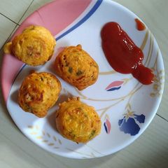 A picture of Tikha Aloo bonda.