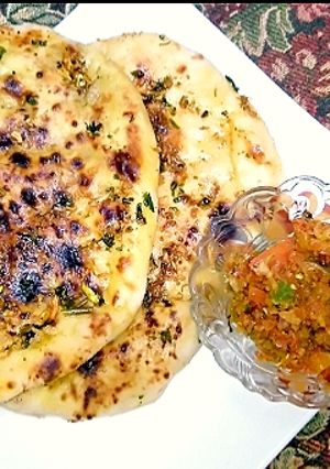 A picture of Patato filling Tawa naan😋.