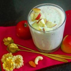 A picture of Apple Pie Smoothie/ Delicious And Creamy Apple Smoothie For Iftar ✨.