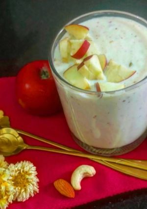 A picture of Apple Pie Smoothie/ Delicious And Creamy Apple Smoothie For Iftar ✨.