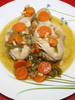 Una foto de Pollo en salsa con zanahorias