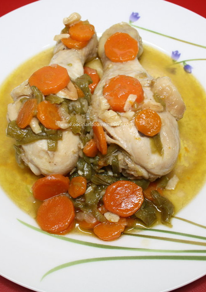 Una foto de Pollo en salsa con zanahorias