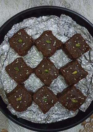 बाजरे के आटे की बर्फी(bajre ke aate ki barfi recipe in Hindi) रेसिपी मुख्य फोटो
