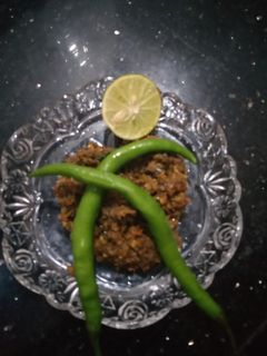 हिरवी मिरची टमाटर चटणी रेसिपी (green mirchi tomato chutney recipe in marathi) रेसिपी चे मुख्य फोटो