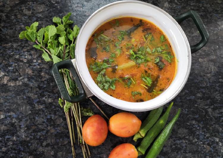 Sindhi tomato kadhi