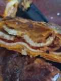 Empanada de hojaldre de lomo con bacon y sobrasada picante