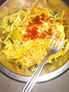 ভেজ চাউমিন (veg chow mein recipe in bengali) রেসিপির প্রধান ছবি