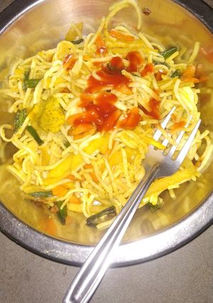 ভেজ চাউমিন (veg chow mein recipe in bengali) রেসিপির প্রধান ছবি