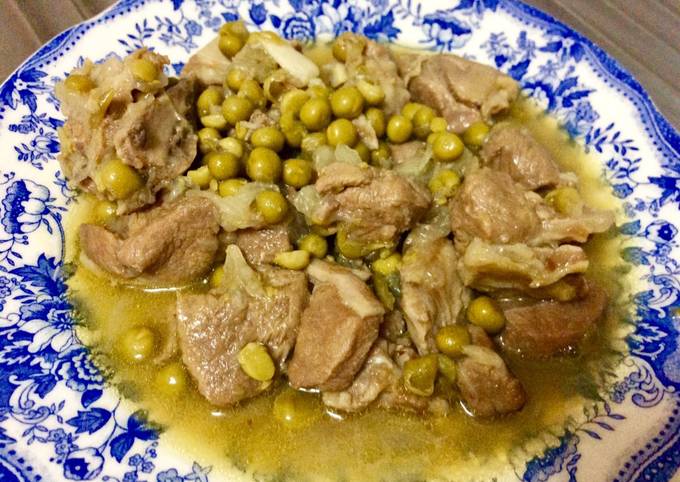 Paletilla de cordero recental con guisantes Receta de Mayte Fuentes Garcia-  Cookpad