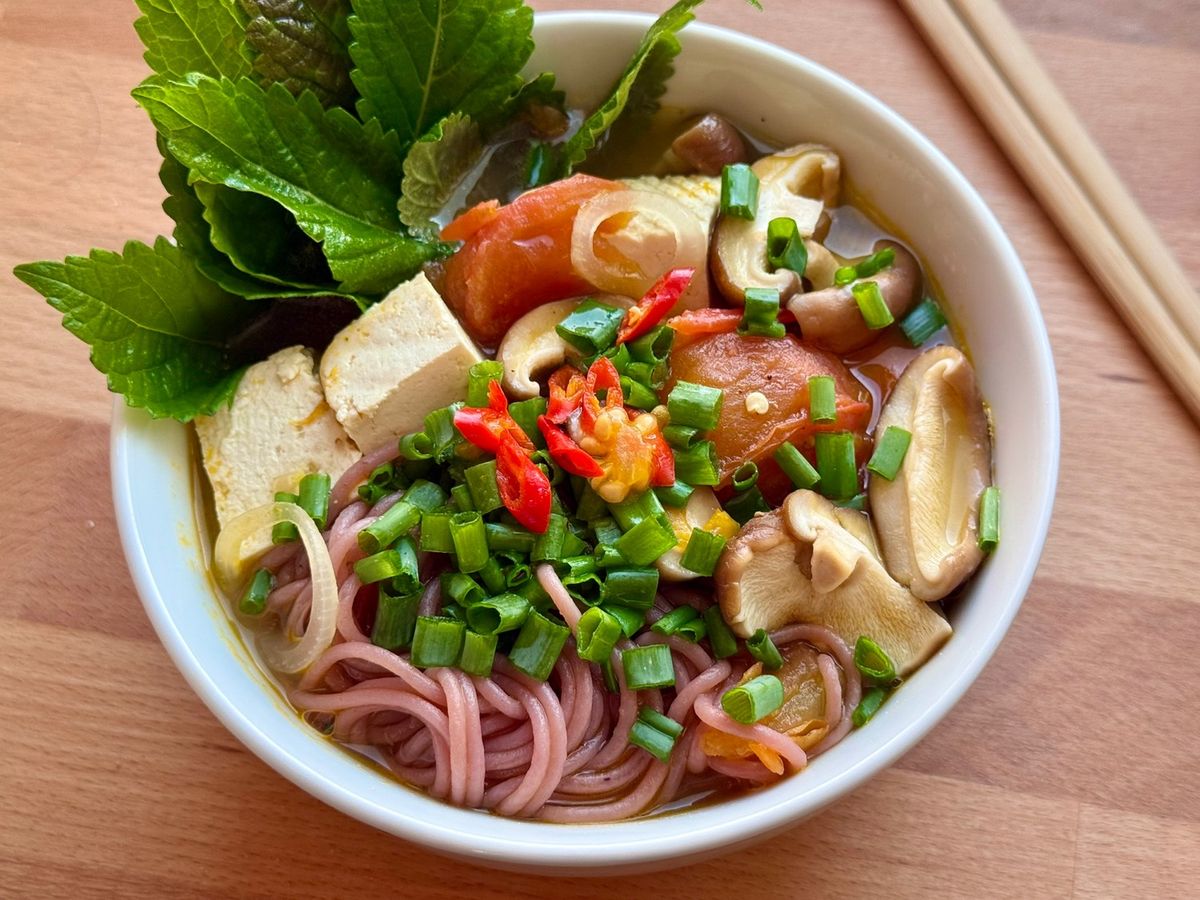 🌱 Bún Gạo Lứt Nước Lèo Cà Chua Nấm Hương Chay