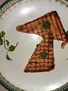 चीझी ग्रील सँडविच (cheesy grilled sandwich recipe in marathi) रेसिपी चे मुख्य फोटो 