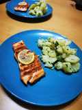 Somon la grill cu cartofi natur
