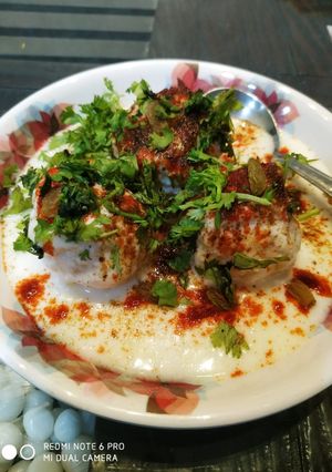 A picture of Falhari Dahi Vada.