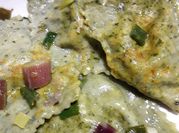 Una foto de salsa verde acelga