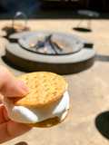 Kẹo nướng marshmallow kẹp bánh qui giòn cracker