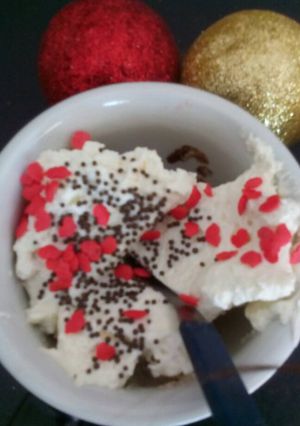 Una foto de Postre de crema santichi