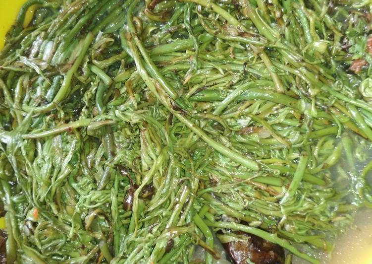 Cara membuat Tumis pakis ikan salai yang nikmat dan Mudah Dibuat