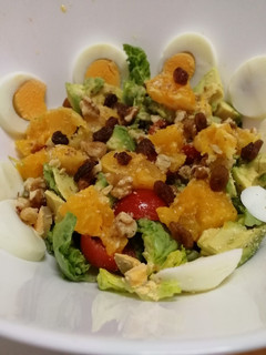 Una foto de Ensalada de garbanzos y aguacate