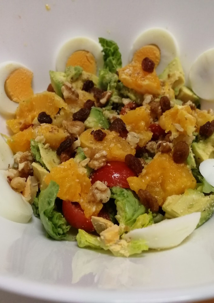 Una foto de Ensalada de garbanzos y aguacate
