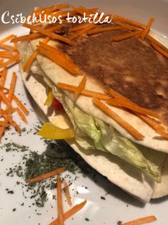 Csibehússal töltött tortilla recept fotója