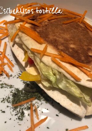 Csibehússal töltött tortilla recept fotója