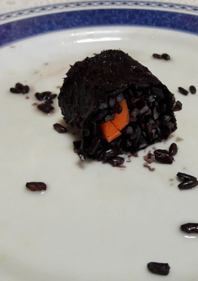 Una foto de 🇯🇵 "Sushi japonés" negro vegano 🍣