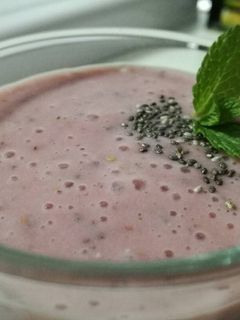 Una foto de Batido de fresa con leche vegetal
