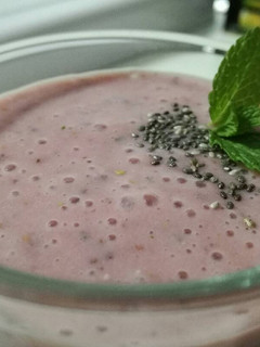 Una foto de Batido de fresa con leche vegetal