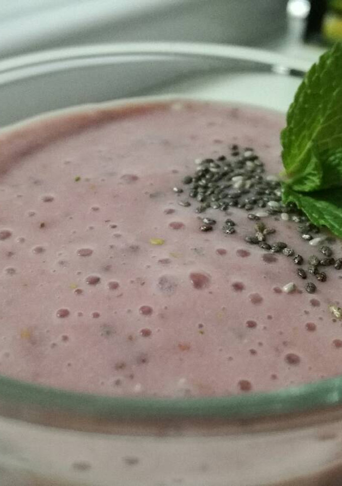 Una foto de Batido de fresa con leche vegetal