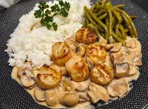 Une photo de Noix de Saint-Jacques à la sauce au Cognac