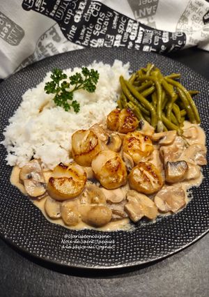 Une photo de Noix de Saint-Jacques à la sauce au Cognac