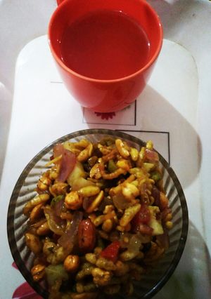 A picture of Jhal muri with Lemon Tea.