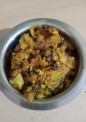 आलू पत्ता गोभी की सब्जी (Aloo patta gobhi ki sabzi recipe in Hindi) रेसिपी मुख्य फोटो