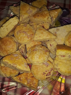 Una foto de Scones de jamón y queso rallado