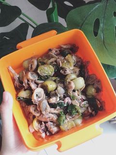 Foto resep Tumis cumi asin tomat ijo