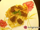 Μοσχαράκι με noodles και σόγια σως
