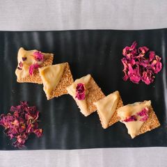 A picture of Rose til chocolate chikki.