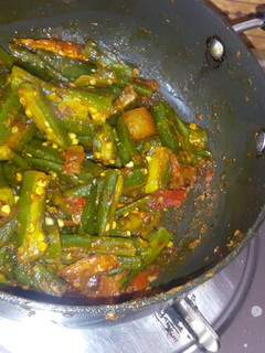 अचारी भिन्डी (Achari bhindi recipe in hindi) रेसिपी मुख्य फोटो