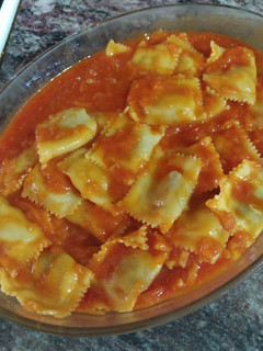 Una foto de Ravioli de carne con tomate