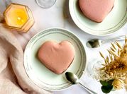 Une photo de macarons citron