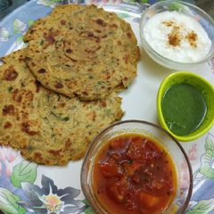 A picture of Makke ka lachha paratha.