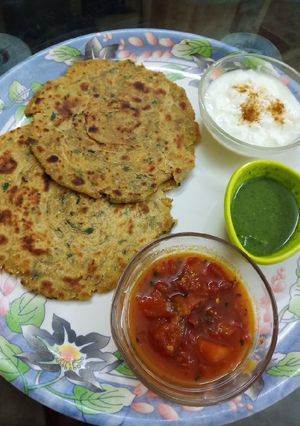 A picture of Makke ka lachha paratha.