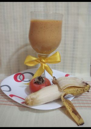 عکسی از دستور اسموتی موز و خرمالو 😋