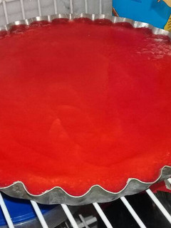 Una foto de Cheesecake con gelatina de frutilla