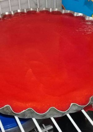 Una foto de Cheesecake con gelatina de frutilla